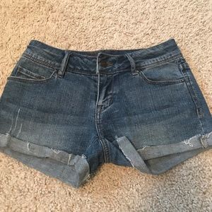 dELiA’s taylor Jean shorts